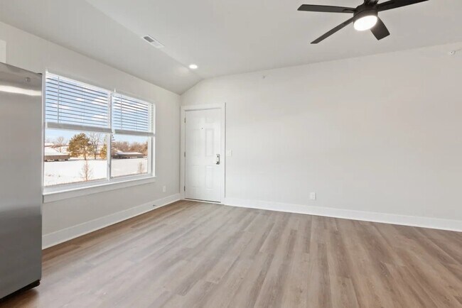 1215 Corporate Dr Unit 236
