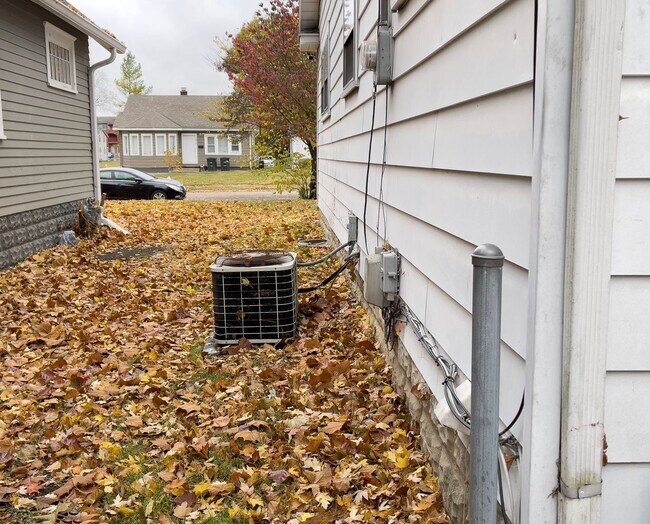 Photo - PRELEASING for AUGUST! Close to Campus