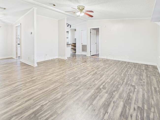 Photo - 15 Hayfield Ln