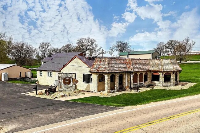 Building Photo - 30824 Olde Hawkeye Rd