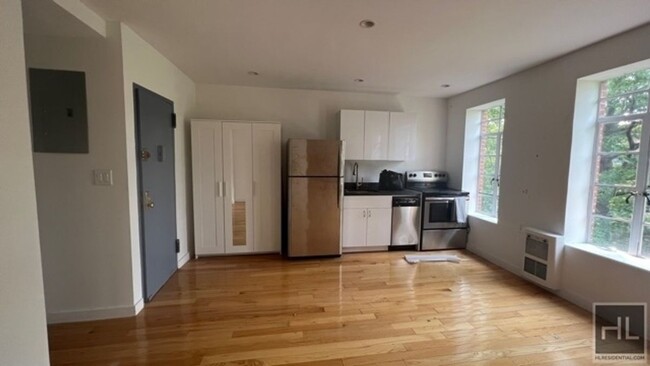 BEAUTIFULLY GUT RENOVATED VERY SUNNY & LAR... - BEAUTIFULLY GUT RENOVATED VERY SUNNY & LAR... Apartment Unit 4A