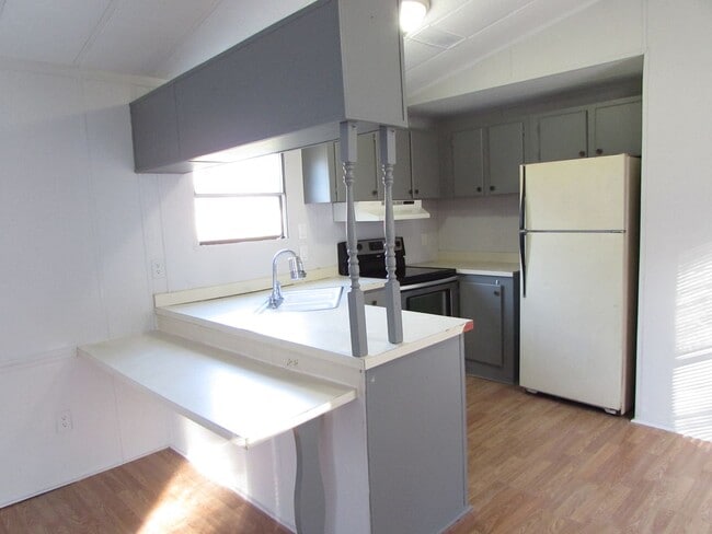 Photo - 3 Bed/ 2 Bath Singlewide Mobile Home on La...