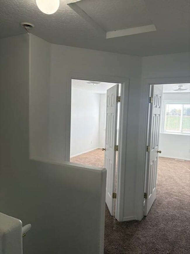 882 E Main St