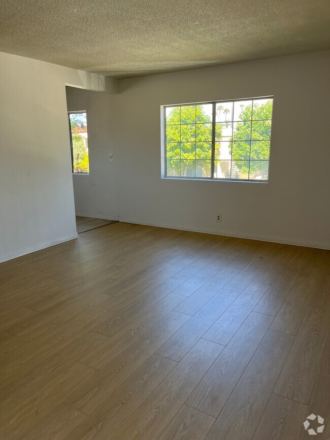 Building Photo - 2929 S Orange Dr Unit B Rental