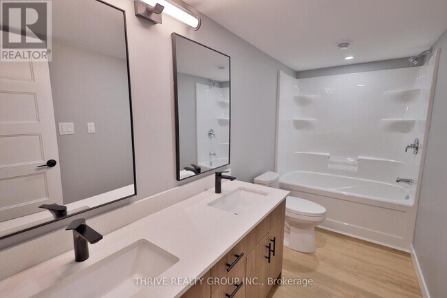 Photo - 2069 Gough Ave