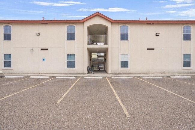 Building Photo - 5410 Marcella Ave Unit 9A