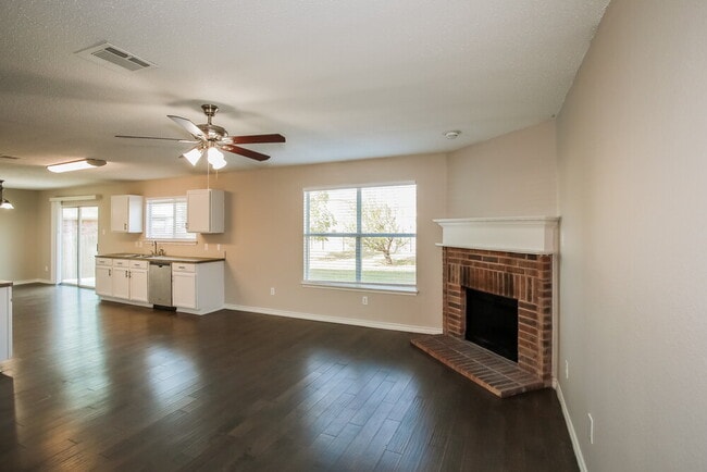 Photo - 307 Saddlebrook Dr