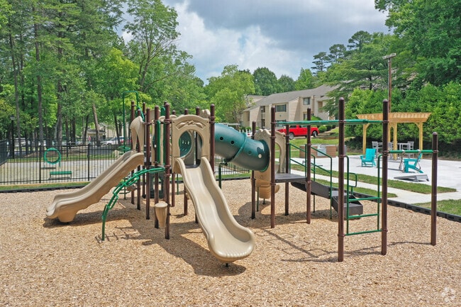 HAMPTONS AT COUNTRY PARK