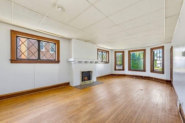 6335 7th Ave Unit Lower