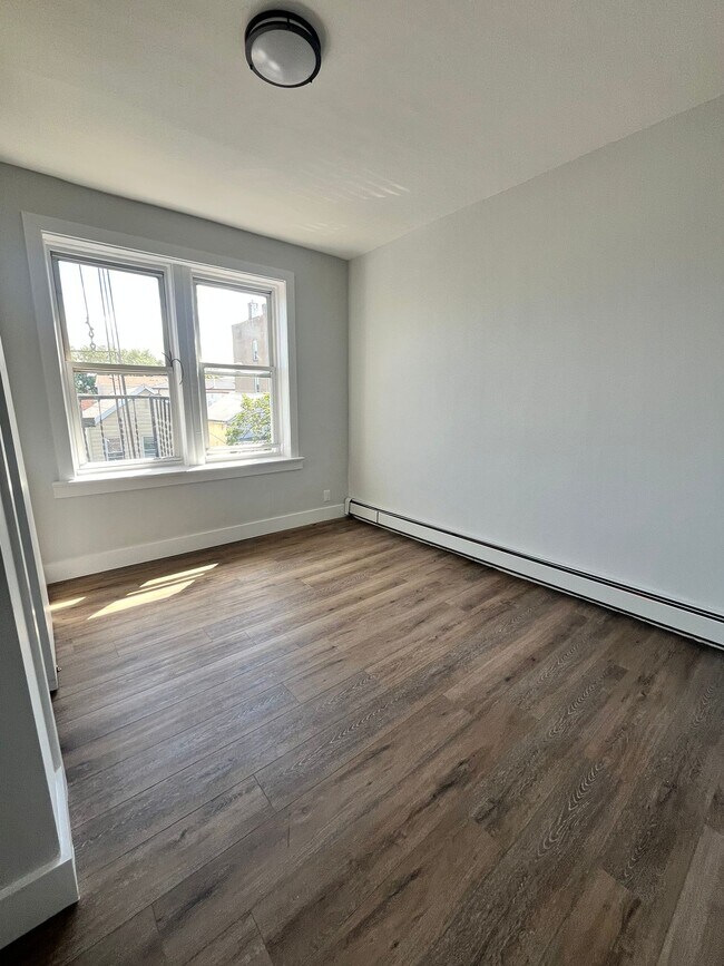 934 Pavonia 7 - 937 Pavonia Ave Unit 7