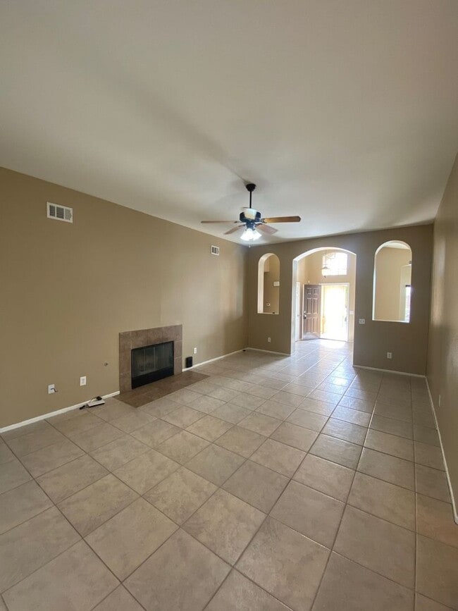 Photo - 4 BEDROOM ADELANTO HOME