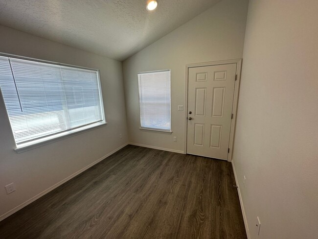 Photo - MIDTOWN Newer 2 Bdrm Cottage, 1 bath, Air Conditioning, Laundry Room, Large Patio, Off Street Par...