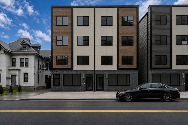 Building Photo - 145 Roseville Ave Unit Apt 4
