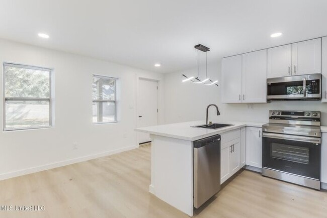 Photo - 264 Mc Donnell Ave