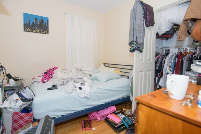 Building Photo - Amazing Four Bed, Two Bath, available Now