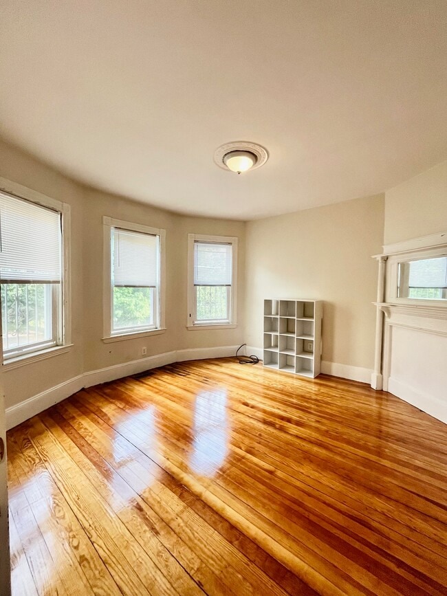 Building Photo - 10 Bucknam St Unit 1 Rental
