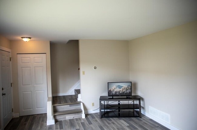 Photo - 3 bedroom in Kitimat BC V8C 1W4