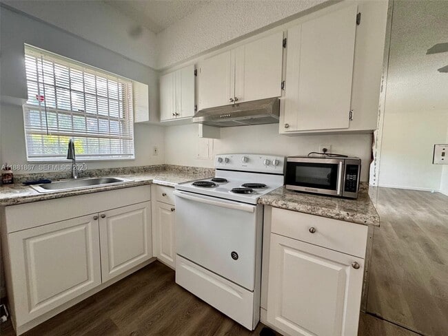 Photo - 1755 NE 116th Rd Unit 9