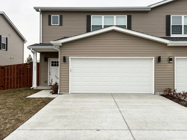 Building Photo - 1400 8th St