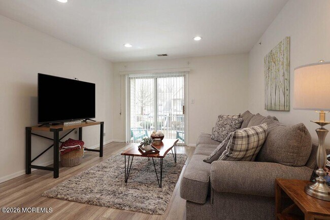 Photo - 1015 Wedgewood Cir Unit 1015