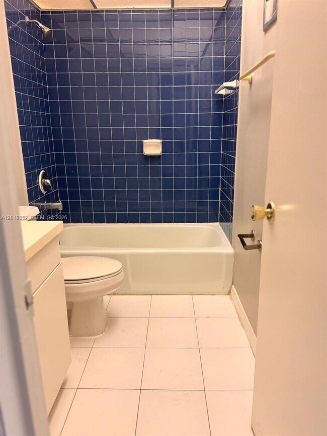 Photo - 632 NW 13th St Unidad 0380