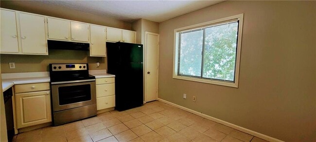 Photo - 966 Amberly Dr