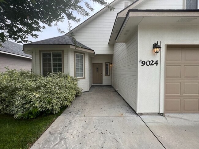 Photo - 9024 W Dalton Pl