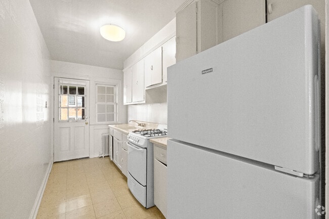 1BR, 1BA - 600SF - Kitchen