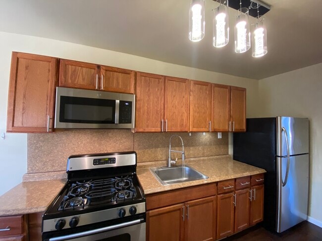 Building Photo - 1520 W Champlost Ave Unit 3F Rental