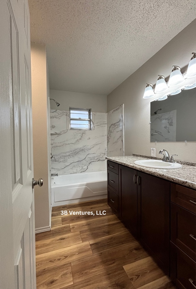 Photo - 2809 E 25th St