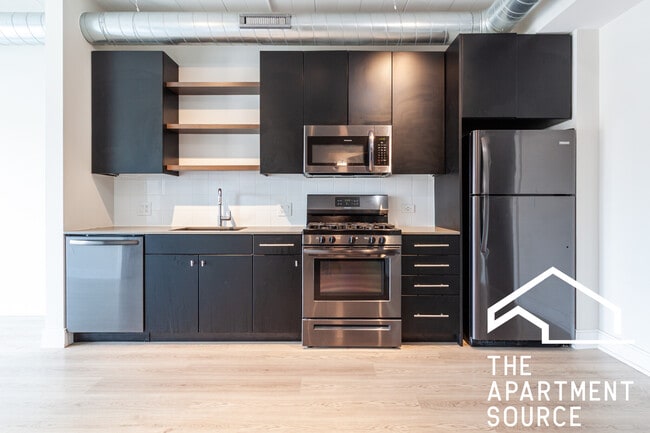 Photo - 914 W Belmont Ave Unit 604