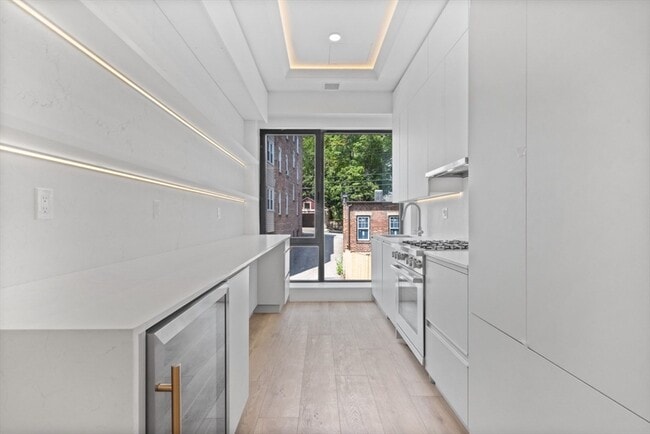 Photo - 1592 Beacon St Apartments