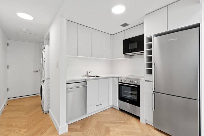 Photo - 321 E 22nd St Apartment Unit 6X