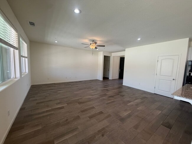 Photo - 2042 Sherbrook Ave