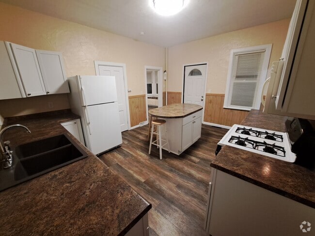 Building Photo - 707 State Street Rental