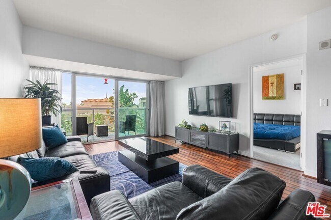 Building Photo - 13700 Marina Pointe Dr Unit 510