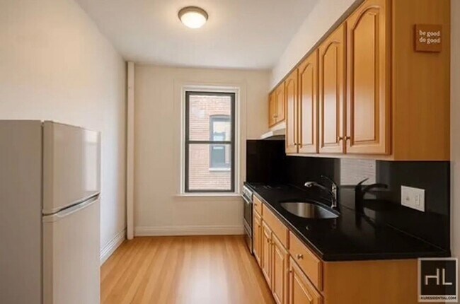Building Photo - 2-Bedroom 1-Bathroom in an amazing Astoria  Location