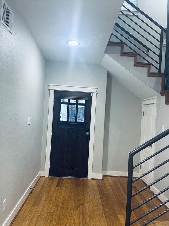 Photo - 5743 Petty St