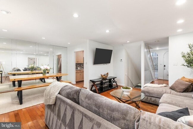 Photo - 4920 Herkimer St