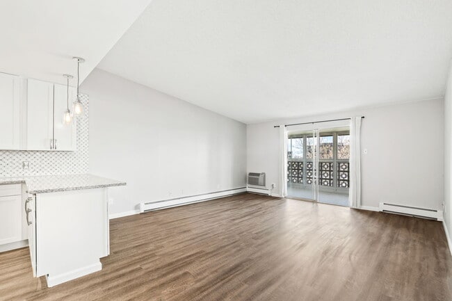 Building Photo - 3164 S Wheeling Way Unit 411