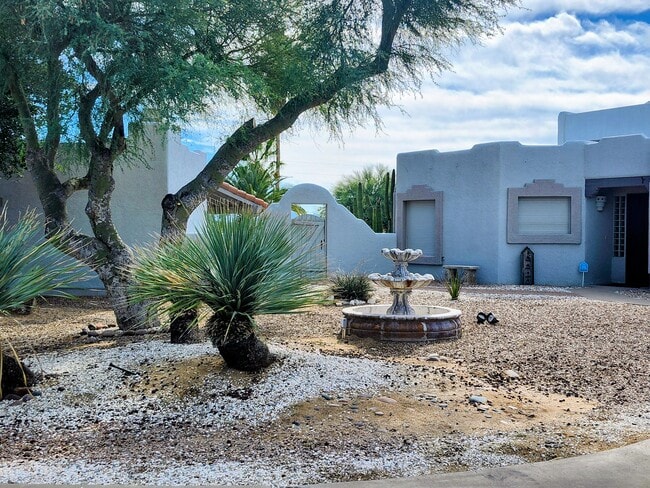 Building Photo - 1061 W Calle San Jose