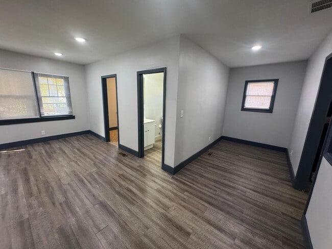 Photo - 19234-19235 Five Pts St