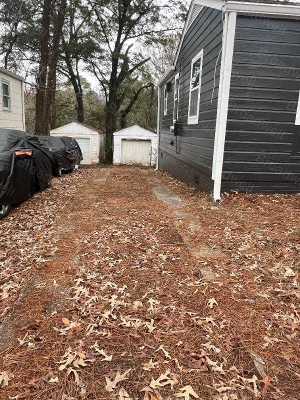 Photo - 1860 Broadwell St SW