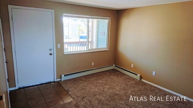 Photo - 910 Bishop Ct Unidad A