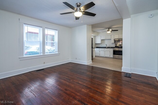 Building Photo - 4205 Woodbine Ave Unit Lower