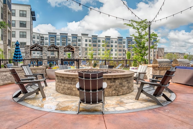 Vintage at the Avenue Apartments