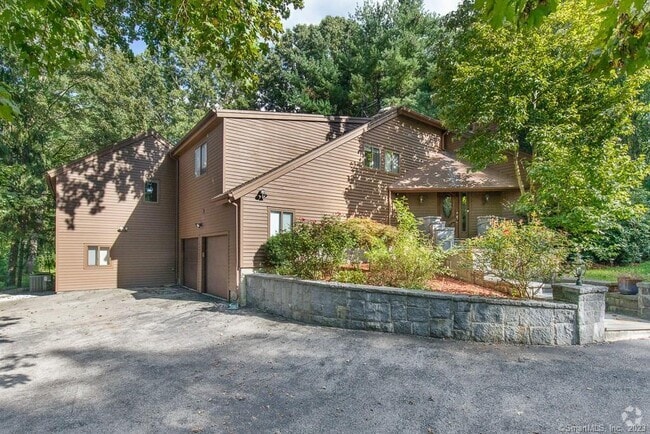 Building Photo - 585 Webbs Hill Rd Rental