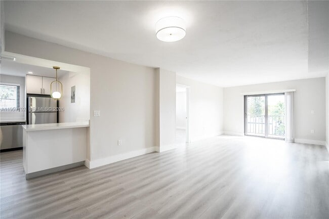 Photo - 6960 Rue Vendome Unit 201