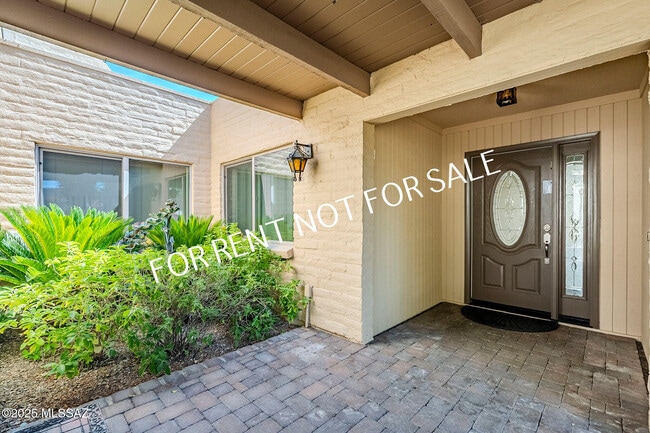 5084 N Camino Del Lazo