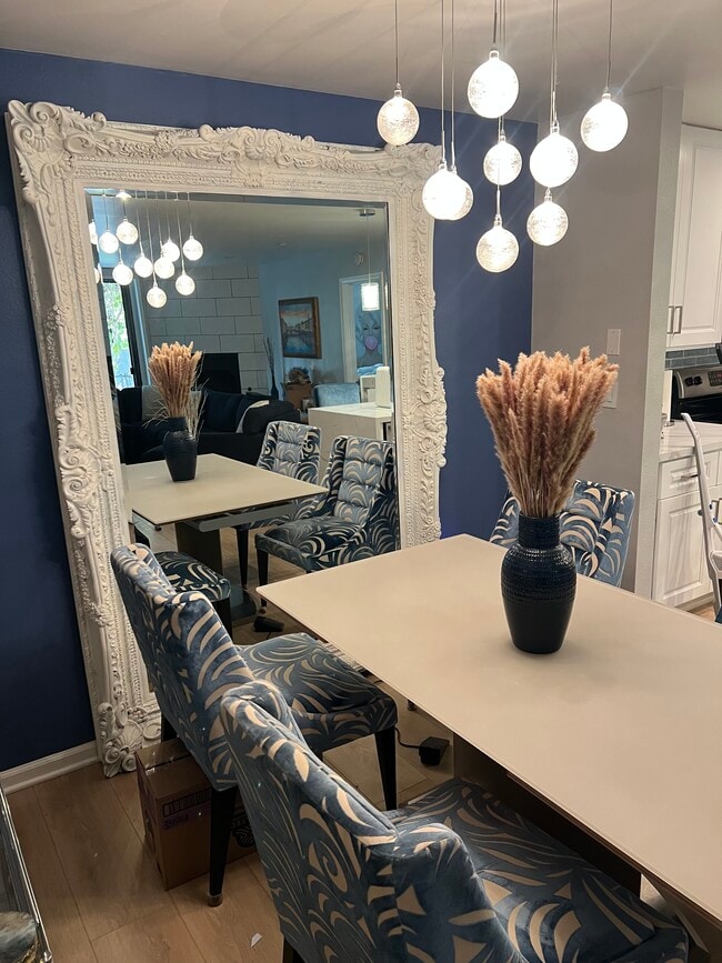 Building Photo - 8145 Redlands St Unit 106